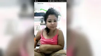Sexy GF Showing Her Tits Live On Cam Getting Naughty