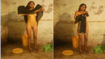 Village GF Bathing Naked While Boyfriend Films Her Body