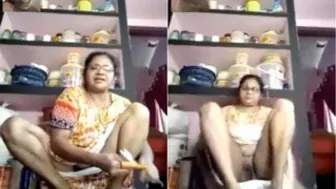 Married Aunty Flashing Her Pussy For Lover During Video Call Fun