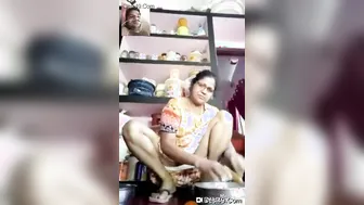 Married Aunty Flashing Her Pussy For Lover During Video Call Fun
