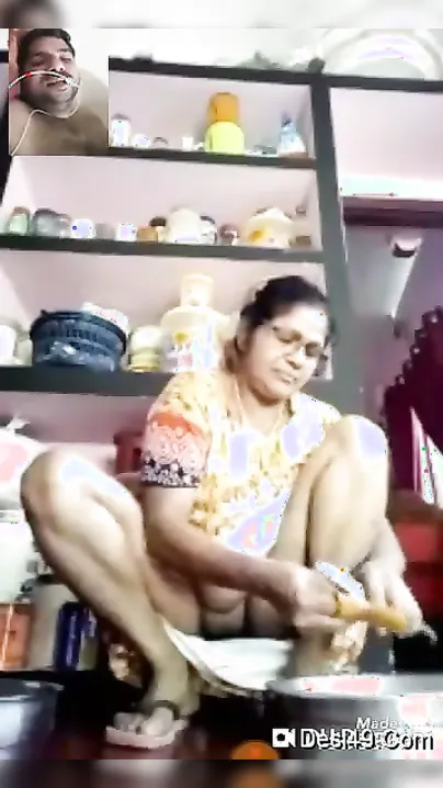 Married Aunty Flashing Her Pussy For Lover During Video Call Fun