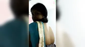 Bhabhi Unhooking Her Bra Exposing Her Heavy Breasts Slowly