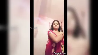 GF Stripping Completely Naked In Bathroom For Camera