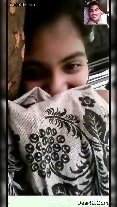 Indian GF Flashing Her Boobs During Naughty Video Call
