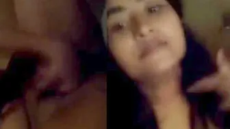 Sexy Indian Teen Babe Fingering Her Wet Pussy Moaning Loudly