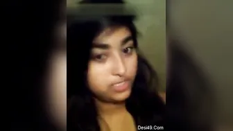 Sexy Indian Teen Babe Fingering Her Wet Pussy Moaning Loudly