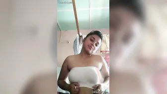 Cute Desi Babe Showing Off Her Natural Boobs To Her Boyfriend