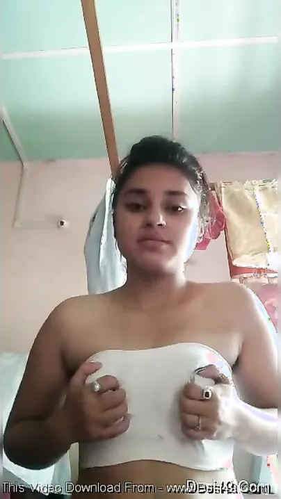 Cute Desi Babe Showing Off Her Natural Boobs To Her Boyfriend