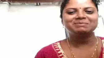 Married Bhabhi Revealing Her Huge Soft Boobs During Secret Chat