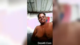 Married Bhabhi Revealing Her Huge Soft Boobs During Secret Chat