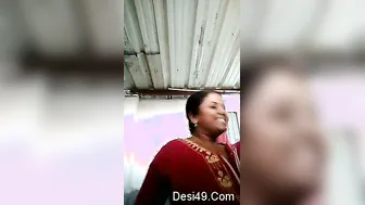 Married Bhabhi Revealing Her Huge Soft Boobs During Secret Chat