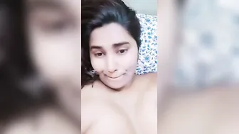 Curvy Bhabhi Shaking Her Thick Ass And Heavy Tits On Webcam