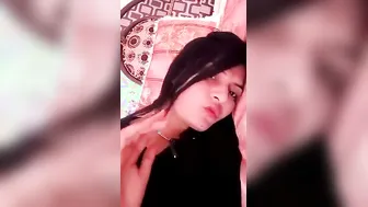 Horny Married Bhabhi Flashing Her Perfect Boobs On Late Call