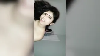 Beautiful Bhabhi Looking Gorgeous While Posing Naked For Me