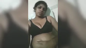 Horny Aunty Fingering Her Dripping Pussy In Homemade Sex Video