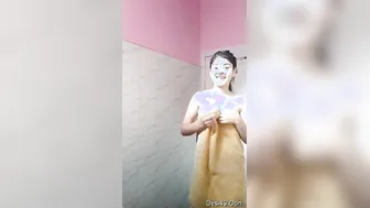 Amateur Babe Stripping And Revealing Her Perfect Indian Boobs