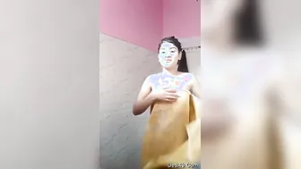 Amateur Babe Stripping And Revealing Her Perfect Indian Boobs