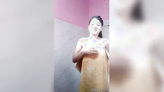 Amateur Babe Stripping And Revealing Her Perfect Indian Boobs