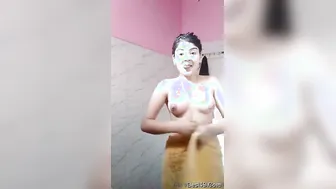 Amateur Babe Stripping And Revealing Her Perfect Indian Boobs