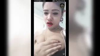 Hot Indian Babe Revealing Her Body To Lover In Private Moment