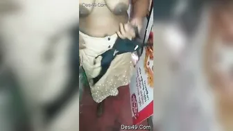 Mallu Wife Showing Off Her Curves To Hubby In Bedroom Secretly