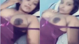 Desi Babe Dropping Her Top Revealing Those Natural Curves