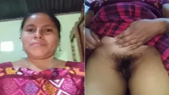 Horny Indian Aunty Spreading Legs And Showing Pussy On Video