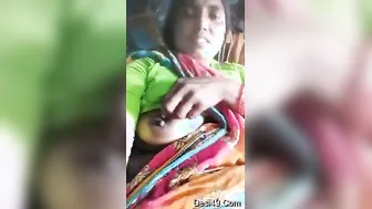 Married Bhabhi Exposing Her Huge Tits And Dripping Wet Pussy