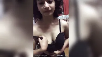 Desi GF Flashing Her Boobs To Boyfriend On Camera