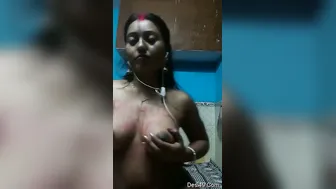 Married Bhabhi Flaunting Her Juicy Tits For The Camera At Home
