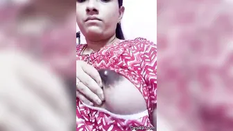 Tamil Milf Squeezing Milk From Her Huge Boobs On Camera Now