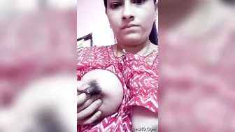 Tamil Milf Squeezing Milk From Her Huge Boobs On Camera Now