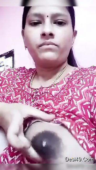 Tamil Milf Squeezing Milk From Her Huge Boobs On Camera Now