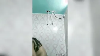 College Babe Bathing Naked Secretly Filmed In Hostel Bathroom