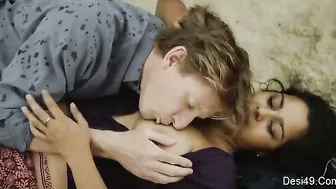 Young Office Girl Sucking Her Boss During Lunch Break Secretly