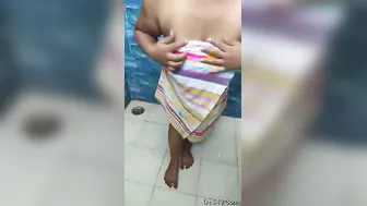 Cute Married Bhabhi Bathing Naked Caught On Hidden Cam