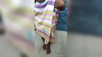 Cute Married Bhabhi Bathing Naked Caught On Hidden Cam