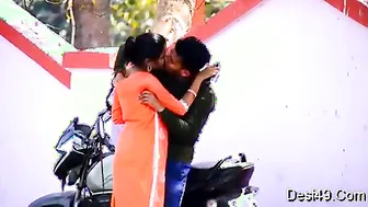 Desi GF Kissing And Letting Him Squeeze Her Boobs Outside