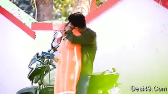 Desi GF Kissing And Letting Him Squeeze Her Boobs Outside