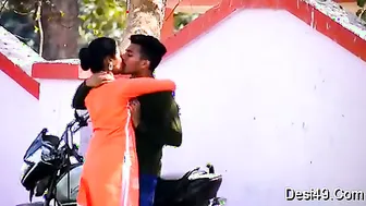 Desi GF Kissing And Letting Him Squeeze Her Boobs Outside
