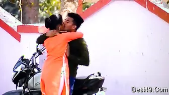 Desi GF Kissing And Letting Him Squeeze Her Boobs Outside