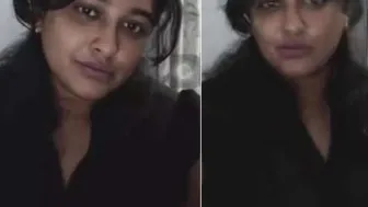 Mature Bhabhi Teasing By Revealing Her Massive Boobs Slowly