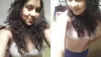 College Teen From Mumbai Giving Her First Naughty Cam Show