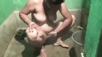 Desi Wife Bathing Naked Caught On Hidden Camera In The Bathroom