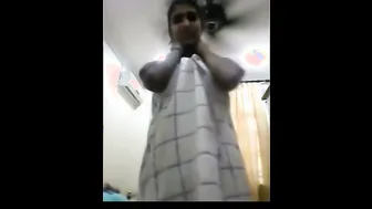 Tamil GF Flashing Her Body During Naughty Video Call