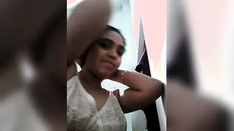 Bhabhi Massaging Her Heavy Tits Moaning In Bedroom Alone