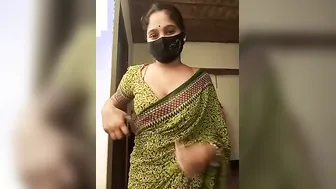 Young Girl Doing Live Show Getting Naked Playing With Herself