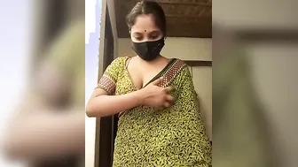 Young Girl Doing Live Show Getting Naked Playing With Herself