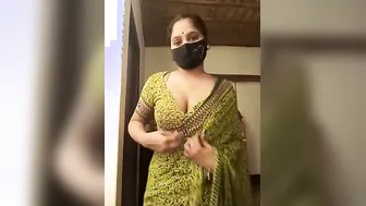 Young Girl Doing Live Show Getting Naked Playing With Herself