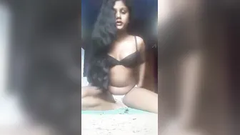 College Babe From Kerala Playing With Herself Leaked Video